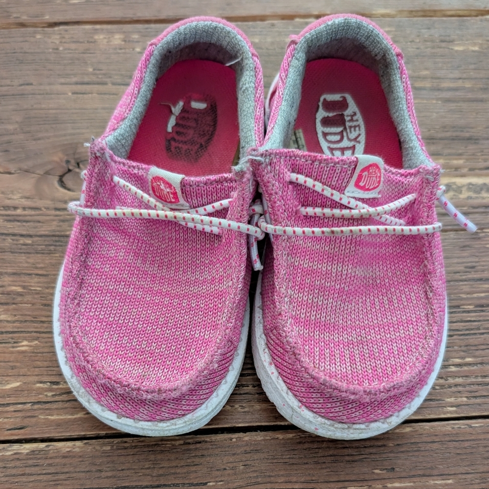 Hey dude Wendy sport mesh bright pink in toddler girls size 8
